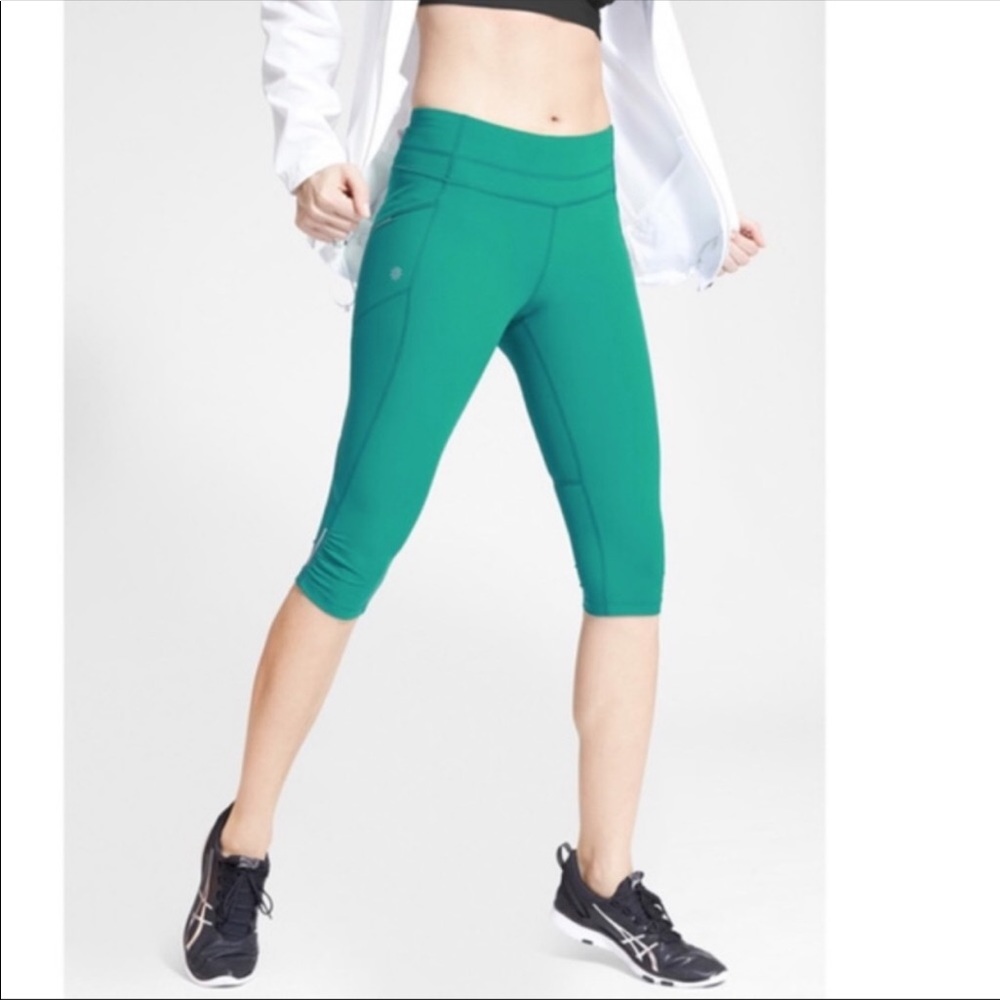 Athleta Be Free Knicker Cropped Pants XS Green